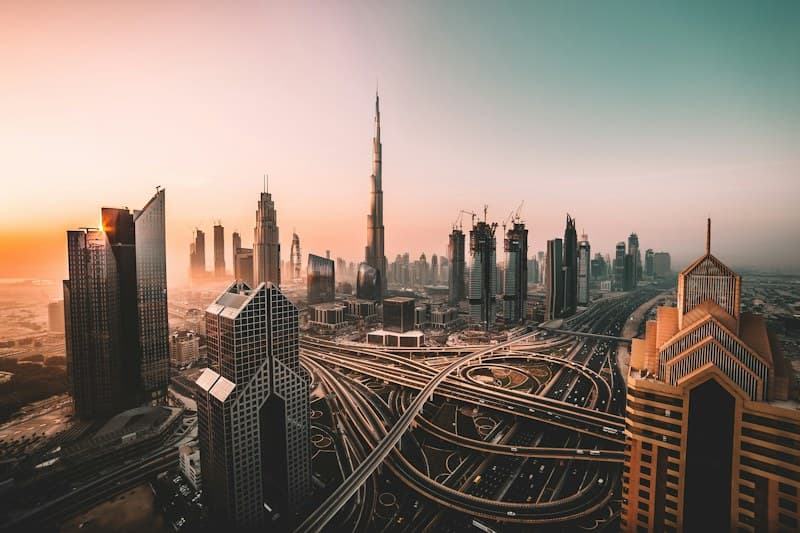 Architecture de Dubaï au bord de l’eau